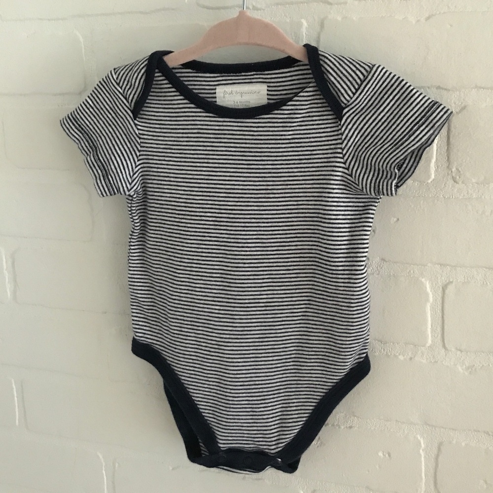 First Impressions Short sleeve  Onesie Navy/White Baby Size 3-6m